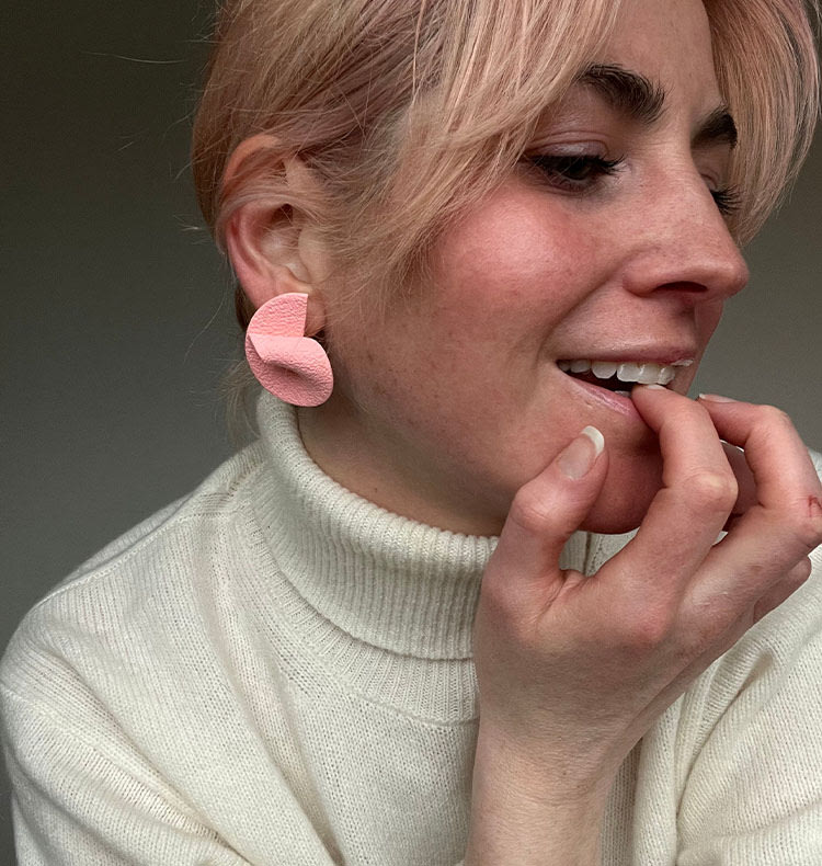 Curve earrings peach pink - Bild 3